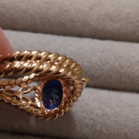 Beautiful ring blue stone goldtone about size 8 - Picture 8 of 12